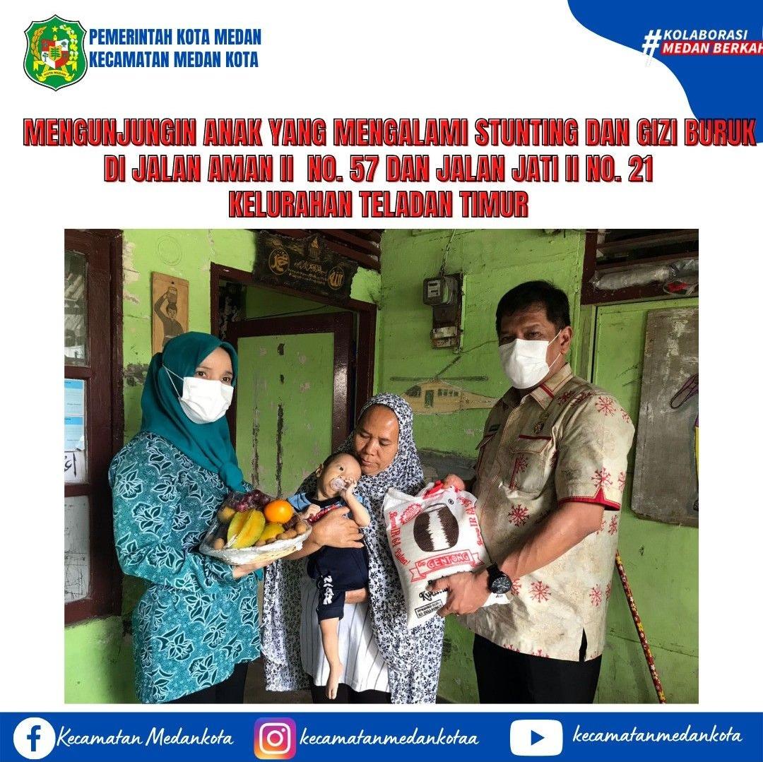 KUNJUNGAN KETUA PKK KECAMATAN MEDAN KOTA DAN BAPAK CAMAT MEDAN KOTA KEPADA ANAK YANG MENGALAMI STUNTING DAN GIZI BURUK 